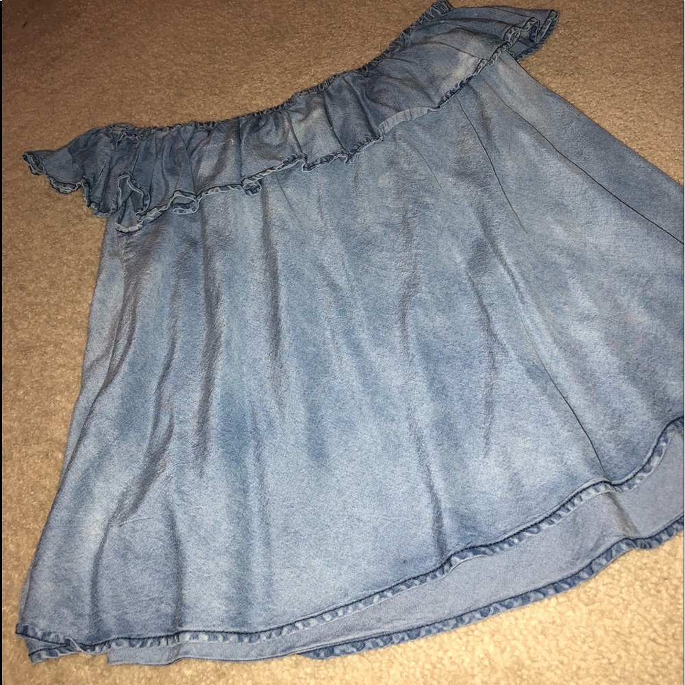 off the shoulders denim top
